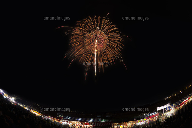 長野えびす講煙火大会 全国10号玉新作花火 夕暮れ模様 の写真素材 イラスト素材 アマナイメージズ