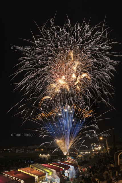 鹿沼さつき祭り協賛花火大会 の写真素材 イラスト素材 アマナイメージズ