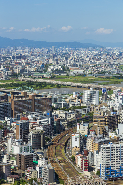 梅田スカイビルから見た大阪の街並 の写真素材 イラスト素材 アマナイメージズ