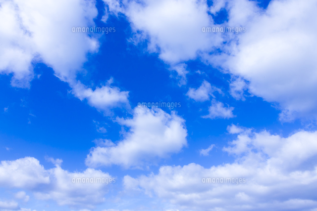 青空と雲 の写真素材 イラスト素材 アマナイメージズ