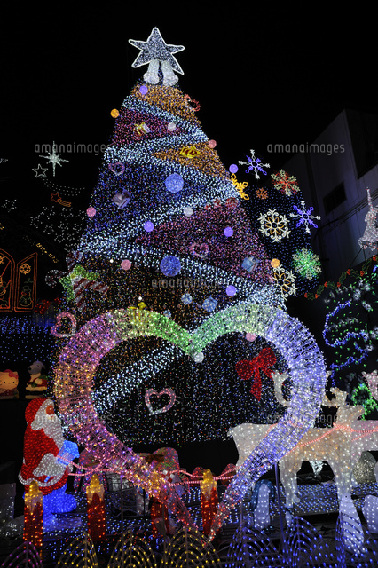 クリスマスイルミネーション の写真素材 イラスト素材 アマナイメージズ