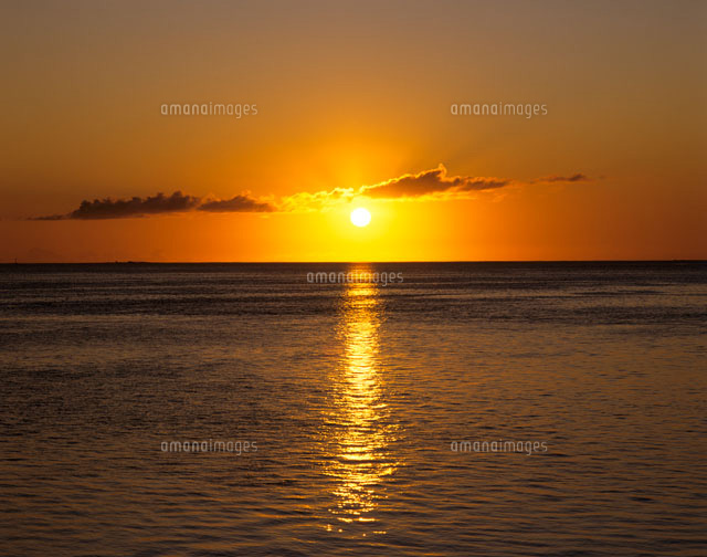 夕景の海[10430000289]の写真・イラスト素材｜アマナイメージズ