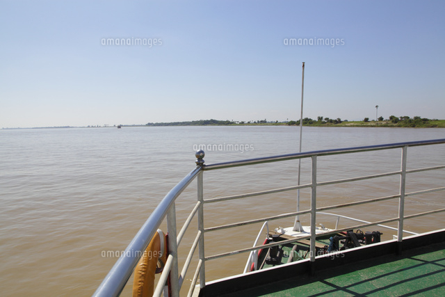 エーヤワディー川 マンダレー の写真素材 イラスト素材 アマナイメージズ