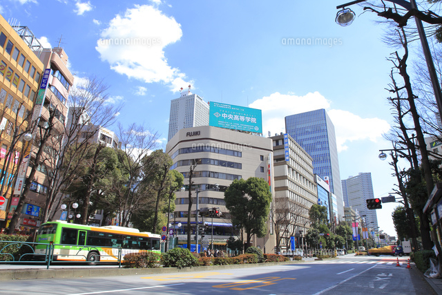 池袋駅東口五差路 の写真素材 イラスト素材 アマナイメージズ