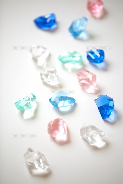 透明なカラフルな石 の写真素材 イラスト素材 アマナイメージズ