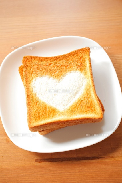 ハート型の焦げ目のついたトースト の写真素材 イラスト素材 アマナイメージズ ハート型の焦げ目のついたトースト の写真素材 イラスト素材 アマナイメージズ