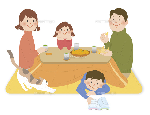 家族とこたつ2 の写真素材 イラスト素材 アマナイメージズ
