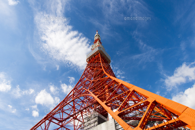 東京タワーを見上げる[10480001112]の写真・イラスト素材｜アマナ