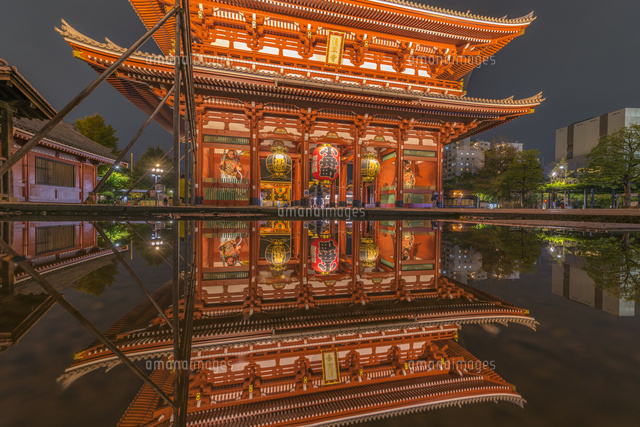 浅草寺リフレクション[10480001865]の写真・イラスト素材｜アマナ