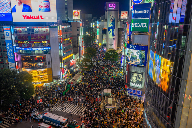 渋谷ハロウィン の写真素材 イラスト素材 アマナイメージズ