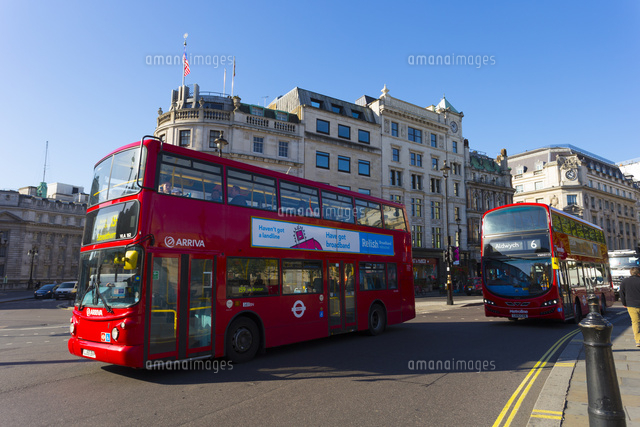ロンドンの風景とダブルデッカー の写真素材 イラスト素材 アマナイメージズ