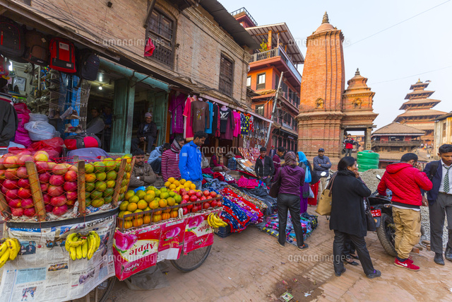 バクタプルの古い町並み[10487002850]の写真素材・イラスト素材｜アマナイメージズ