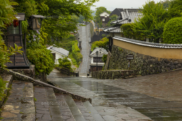 雨の杵築城下町 の写真素材 イラスト素材 アマナイメージズ 雨の杵築城下町 の写真素材 イラスト素材 アマナイメージズ