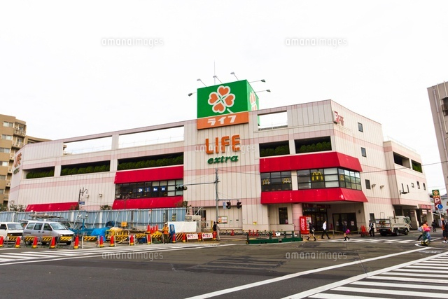 ライフ千川駅前店 マクドナルド千川駅前ライフ店 の写真素材 イラスト素材 アマナイメージズ