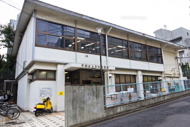 中野区立本町図書館 の写真素材 イラスト素材 アマナイメージズ