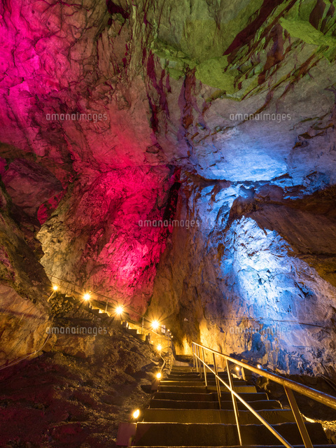 日原鍾乳洞 の写真素材 イラスト素材 アマナイメージズ