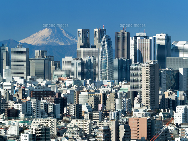 新宿の高層ビル街と富士山 の写真素材 イラスト素材 アマナイメージズ