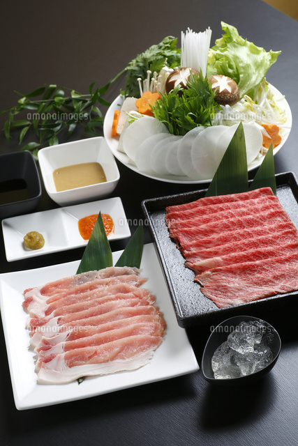 豚肉と牛肉のしゃぶしゃぶセット の写真素材 イラスト素材 アマナイメージズ
