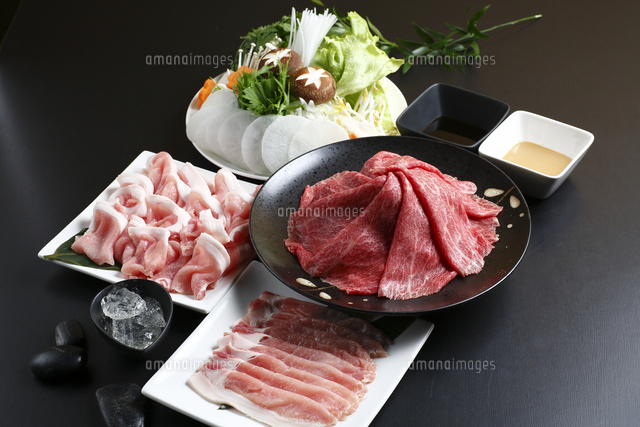 豚肉と牛肉のしゃぶしゃぶセット の写真素材 イラスト素材 アマナイメージズ