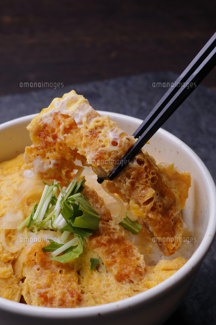 カツ丼 箸上げ の写真素材 イラスト素材 アマナイメージズ