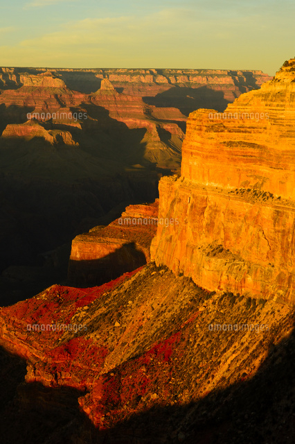 グランドキャニオン国立公園のモハーベポイントから夕日の展望 の写真素材 イラスト素材 アマナイメージズ