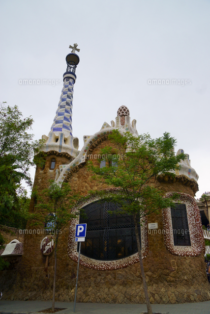 スペイン バルセロナのグエル公園 の写真素材 イラスト素材 アマナイメージズ