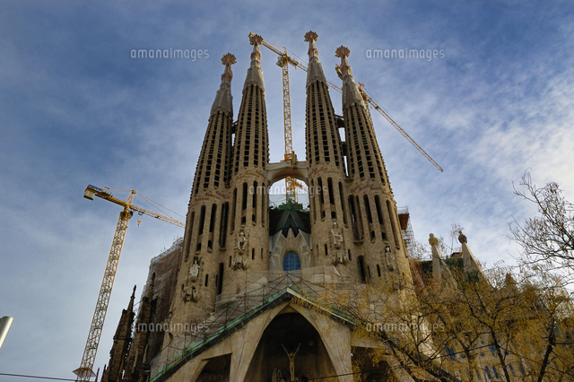 スペイン バルセロナ サグラダファミリア の写真素材 イラスト素材 アマナイメージズ