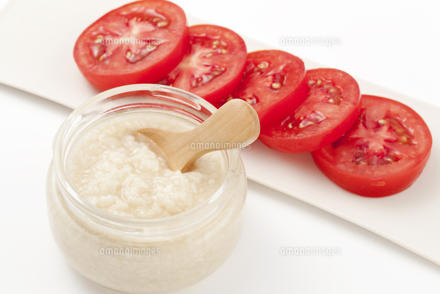 塩麹とスライストマト の写真素材 イラスト素材 アマナイメージズ