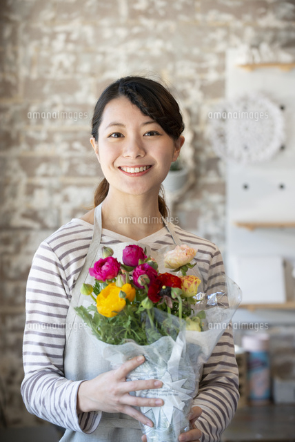 お誕生日 今 同様の 花束 女性 状況 軽食 一握り