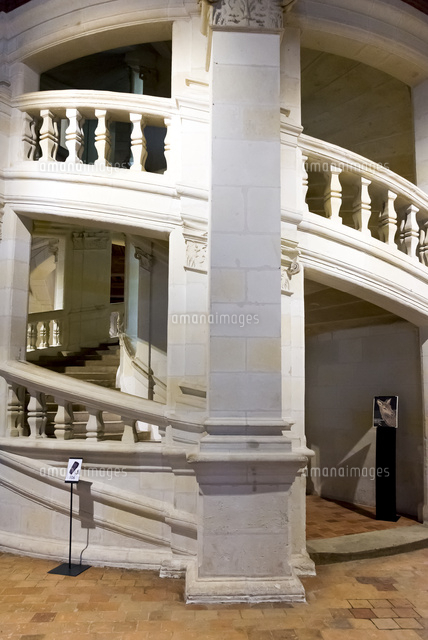 シャンボール城のダ・ヴィンチの設計とされる二重螺旋階段[10573001677