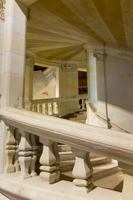 シャンボール城のダ ヴィンチの設計とされる二重螺旋階段 の写真素材 イラスト素材 アマナイメージズ