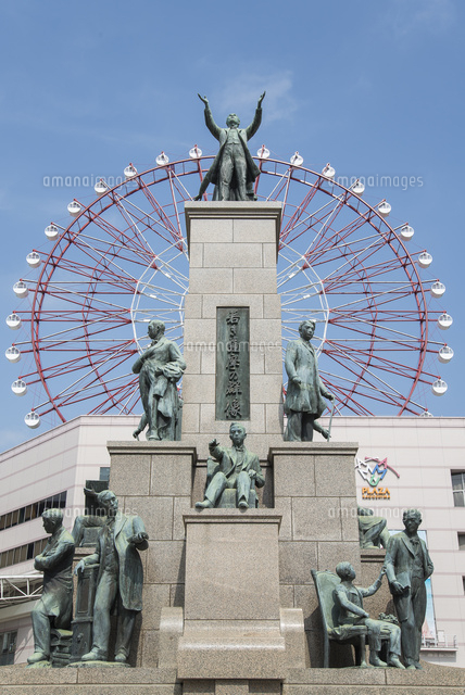 鹿児島中央駅前に立つ若き薩摩の群像[10573003474]の写真・イラスト