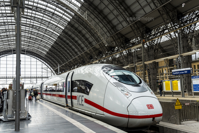 フランクフルト中央駅に停車中の国際高速列車ice の写真素材 イラスト素材 アマナイメージズ