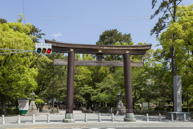 豊国神社鳥居風景 の写真素材 イラスト素材 アマナイメージズ