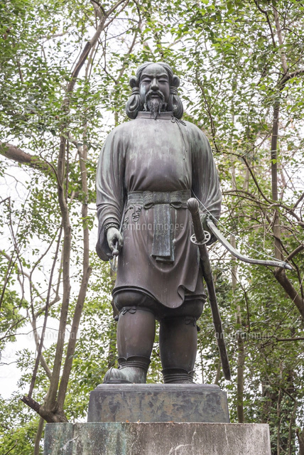 神武天皇像[10573004889]の写真・イラスト素材｜アマナイメージズ