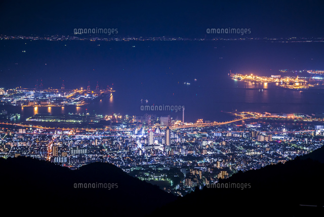 六甲山より見る神戸市街と大阪湾夜景 の写真素材 イラスト素材 アマナイメージズ