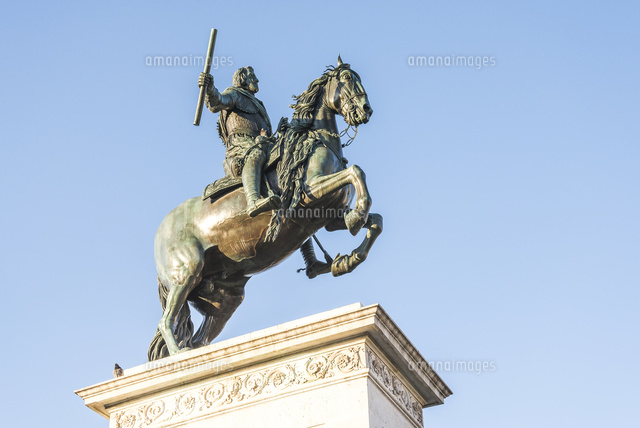 オリエンテ広場に建つフェリペ4世の騎馬像[10573005644]の写真