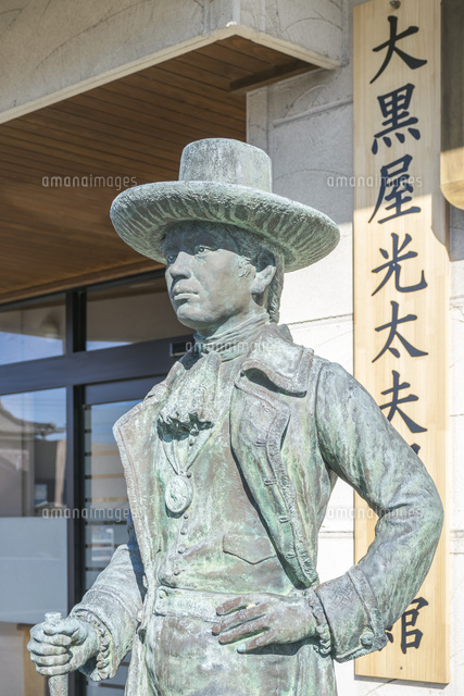 大黒屋光太夫記念館に建つ銅像[10573006248]の写真・イラスト素材