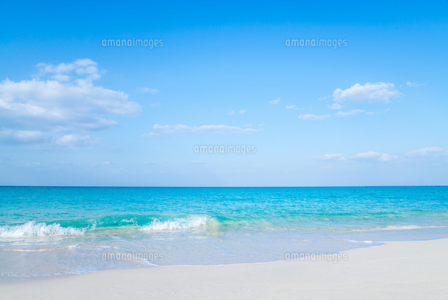 青い海と空と白い砂浜 の写真素材 イラスト素材 アマナイメージズ