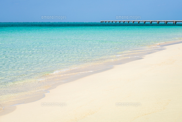 誘導灯桟橋を見る下地島空港17エンドのビーチ の写真素材 イラスト素材 アマナイメージズ 誘導灯桟橋を見る下地島空港17エンドのビーチ の写真素材 イラスト素材 アマナイメージズ