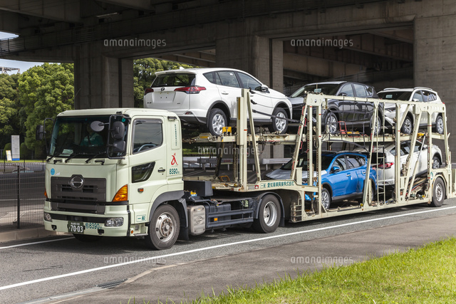 陸送中のトヨタ新車 の写真素材 イラスト素材 アマナイメージズ