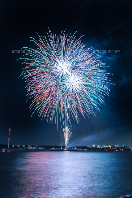 新舞子の花火 の写真素材 イラスト素材 アマナイメージズ
