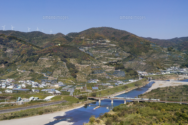 日本の風景、有田川と紀勢本線[10575004275]の写真・イラスト素材