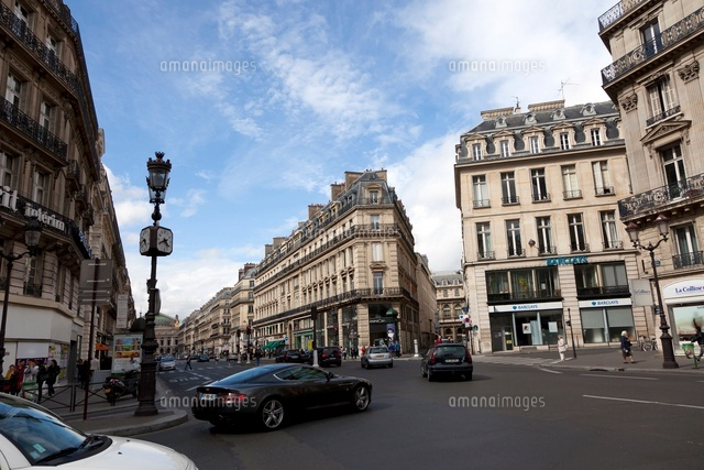 パリ モンマルトルの街並み の写真素材 イラスト素材 アマナイメージズ