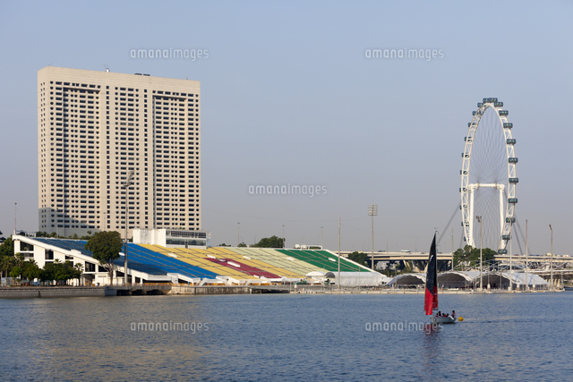 シンガポール フライヤーと観客席 の写真素材 イラスト素材 アマナイメージズ