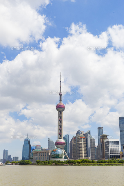 東方明珠塔 東方テレビタワー の写真素材 イラスト素材 アマナイメージズ 東方明珠塔 東方テレビタワー の写真素材 イラスト素材 アマナイメージズ
