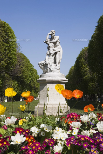 リュクサンブール公園の噴水と彫刻[10610001122]の写真・イラスト素材