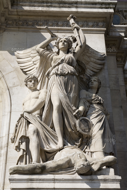オペラ座の女神の彫刻[10610001128]の写真・イラスト素材｜アマナ
