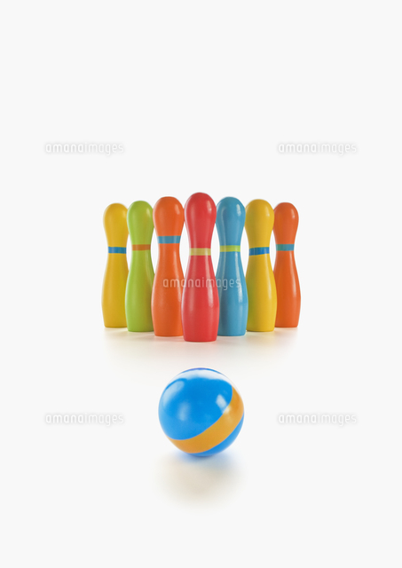 ボウリングのピン の写真素材 イラスト素材 アマナイメージズ