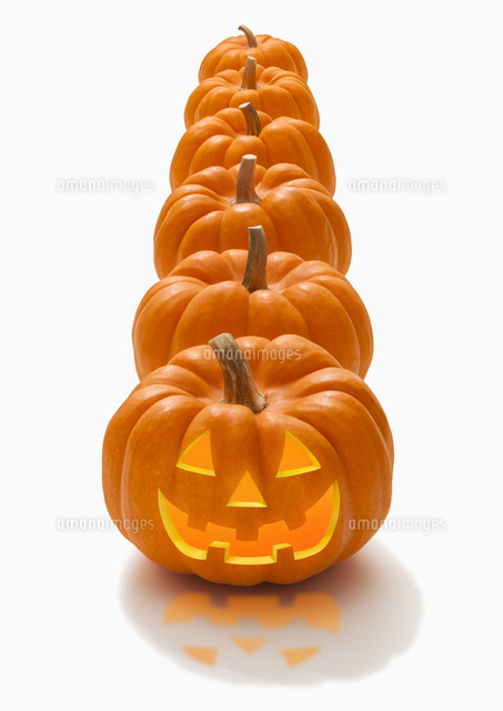 縦に並ぶハロウィンのかぼちゃのおばけ[10610003064]の写真・イラスト